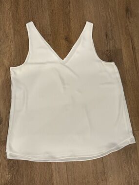 Lilly Pulitzer Classic White V-Neck Sleeveless Women's Top